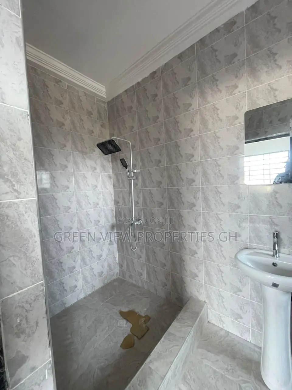 2bdrm Apartment in West Hills Mall Area for rent