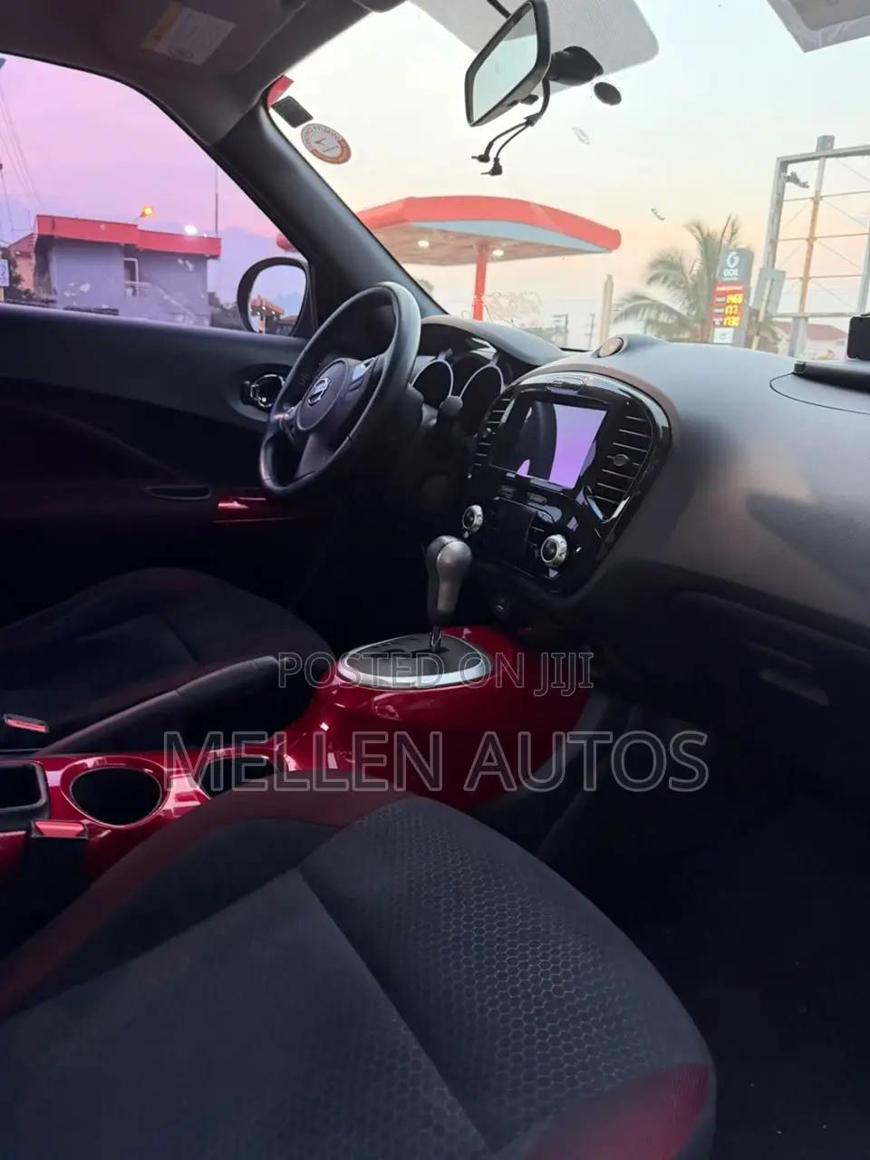 Nissan Juke SV 4dr Hatchback (1.6L 4cyl Turbo 6M) 2014 Black