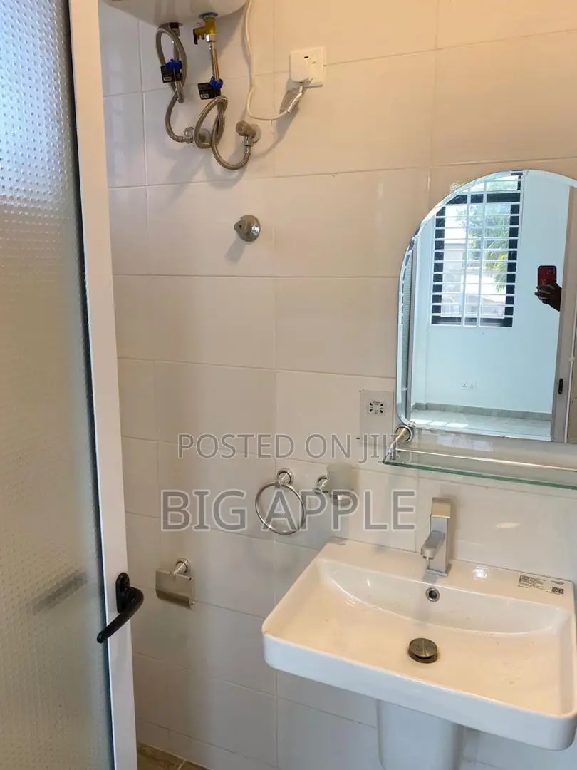 2bdrm Apartment in Mile 7, Achimota for rent