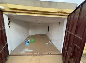 Spacious Shop/Warehouse