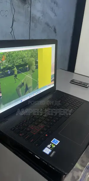 Laptop Asus A555LF 12GB Intel Core i7 HDD+SSD 512GB