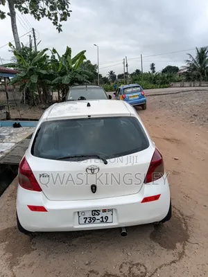 Toyota Vitz 1.3 FWD 5dr 2010 White