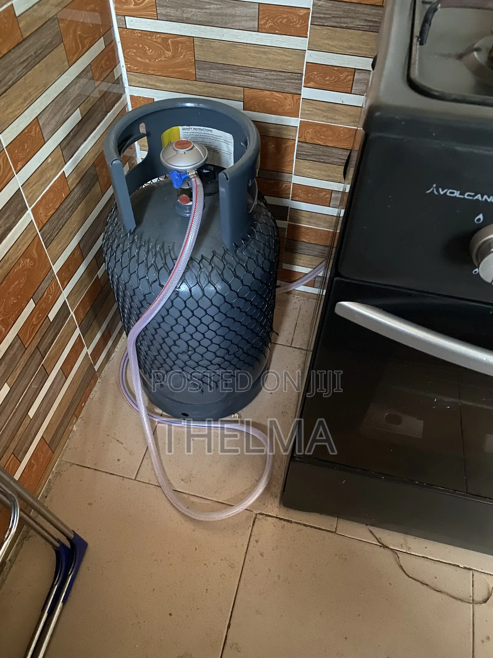 Urgent Sale 4 Burner Volcano Gas Cooker With Oven