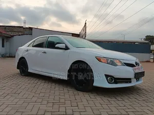 Toyota Camry L 4dr Sedan w/Prod. End 11/13 (2.5L 4cyl 6A) 2014 White