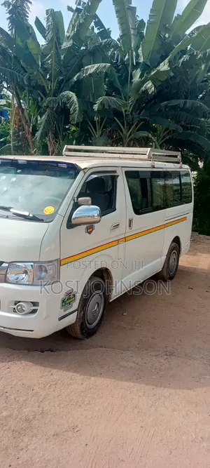 Toyota HiAce 2013 White