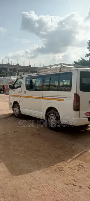 Toyota HiAce 2013 White