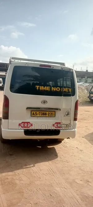Toyota HiAce 2013 White