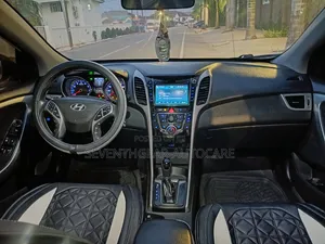 Hyundai Elantra SE 4dr Sedan (1.8L 4cyl 6A) 2014 White