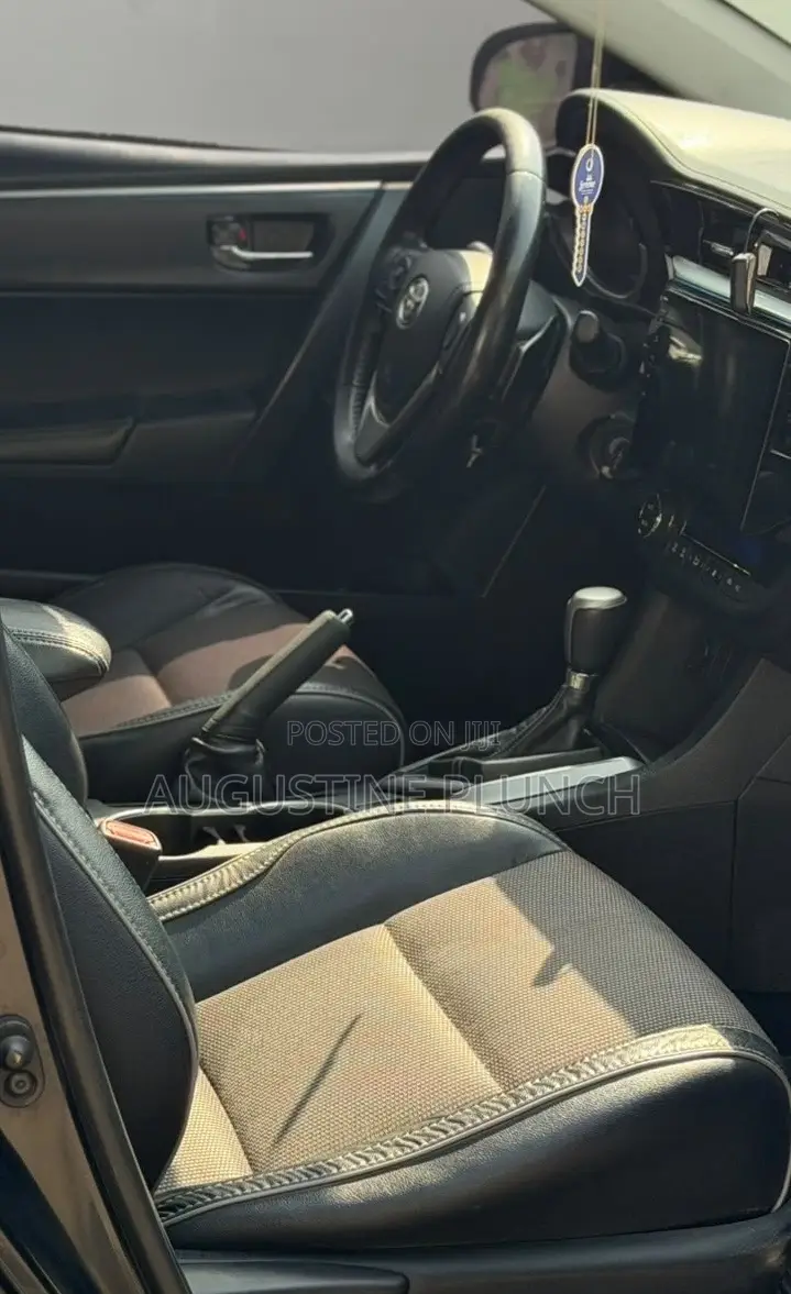 Toyota Corolla 2015 Black