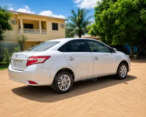 Toyota Yaris 2015 Silver
