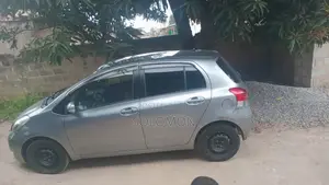 Toyota Vitz 2010 Silver