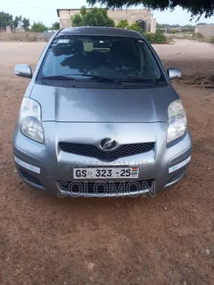 Toyota Vitz 2010 Silver