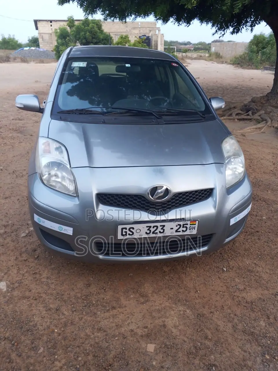 Toyota Vitz 2010 Silver