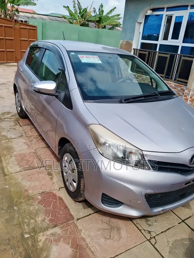 Toyota Vitz 1.3 AWD 5dr 2012 Silver
