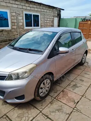 Toyota Vitz 1.3 AWD 5dr 2012 Silver