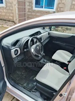 Toyota Vitz 1.3 AWD 5dr 2012 Silver