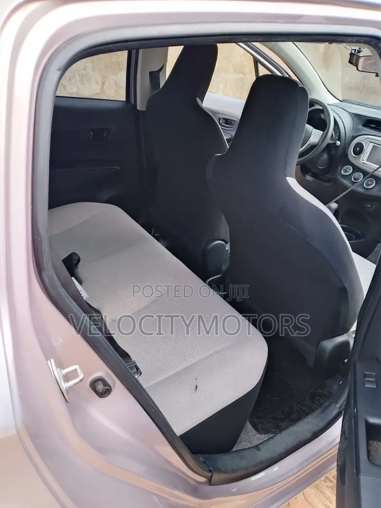 Toyota Vitz 1.3 AWD 5dr 2012 Silver