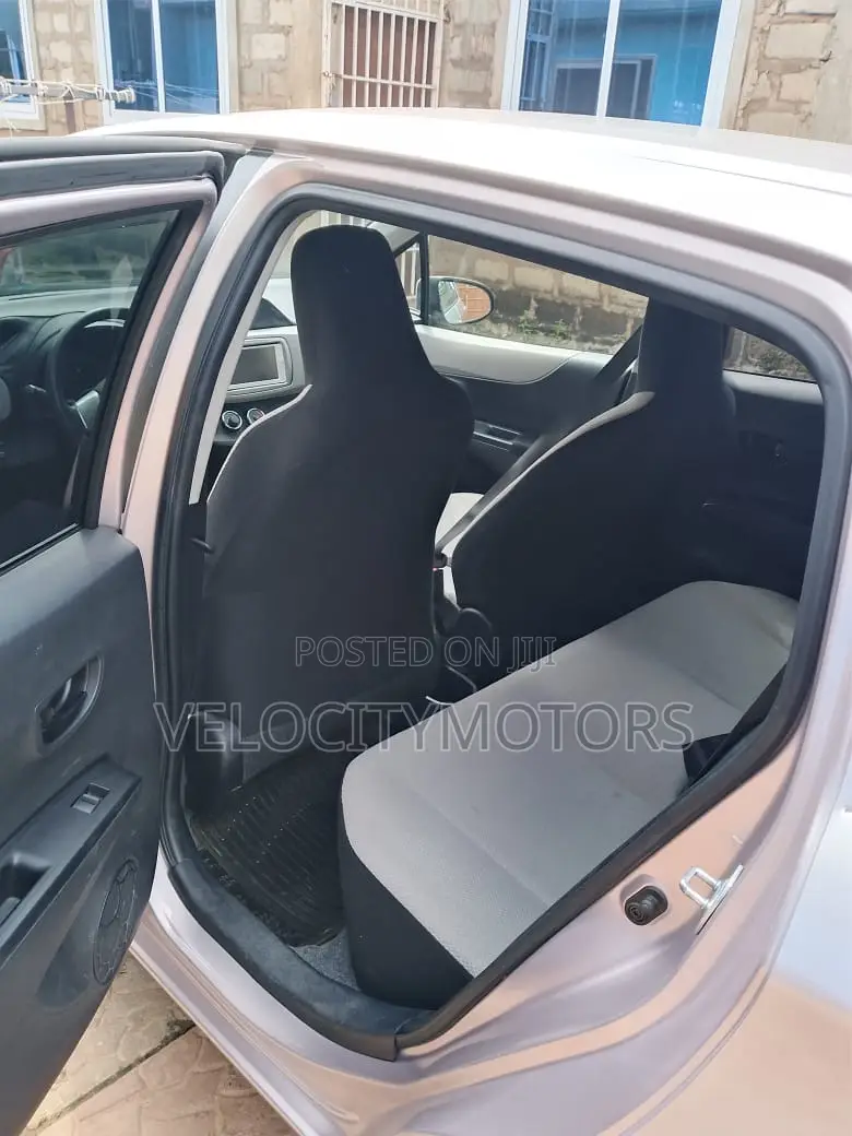 Toyota Vitz 1.3 AWD 5dr 2012 Silver