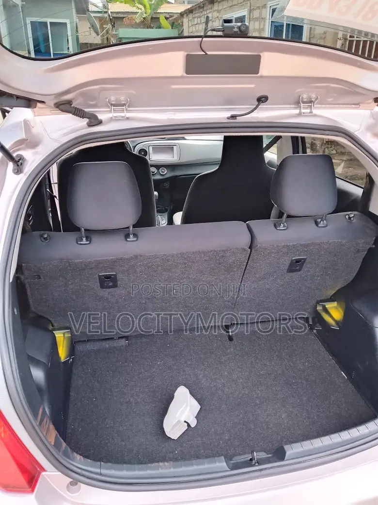 Toyota Vitz 1.3 AWD 5dr 2012 Silver