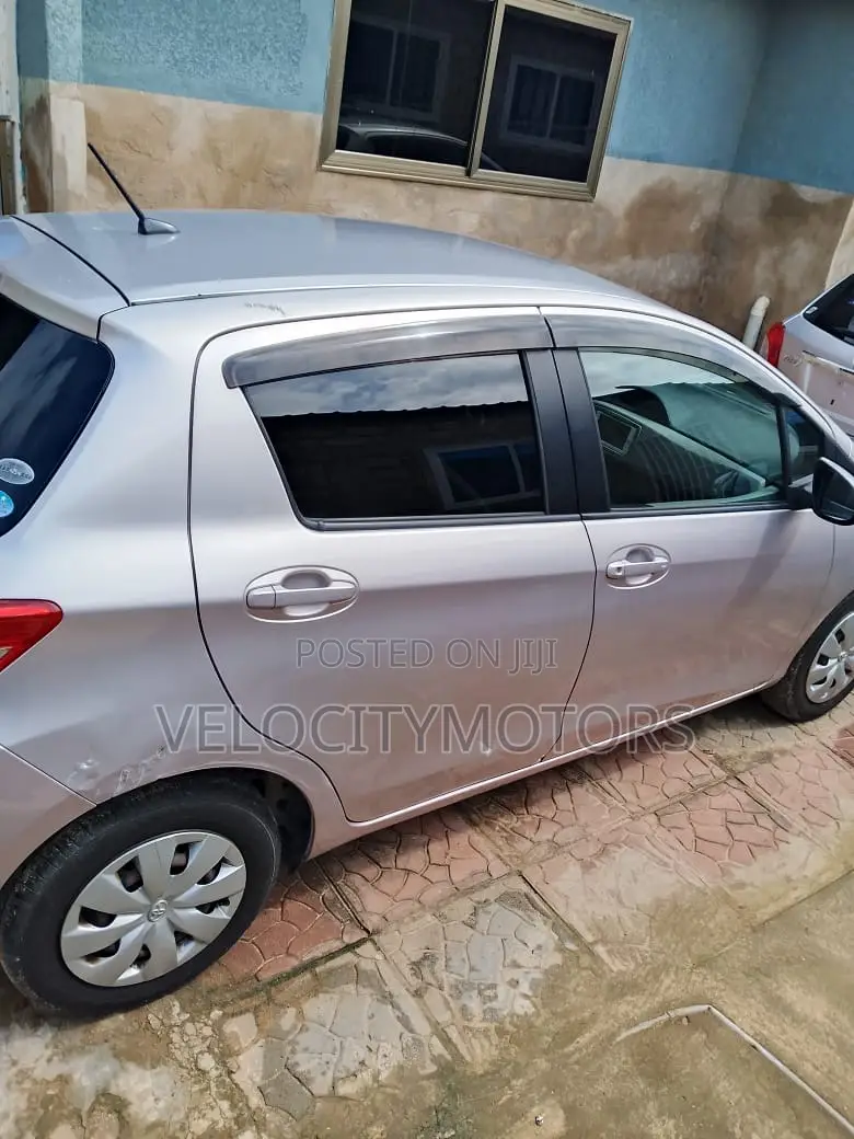Toyota Vitz 1.3 AWD 5dr 2012 Silver