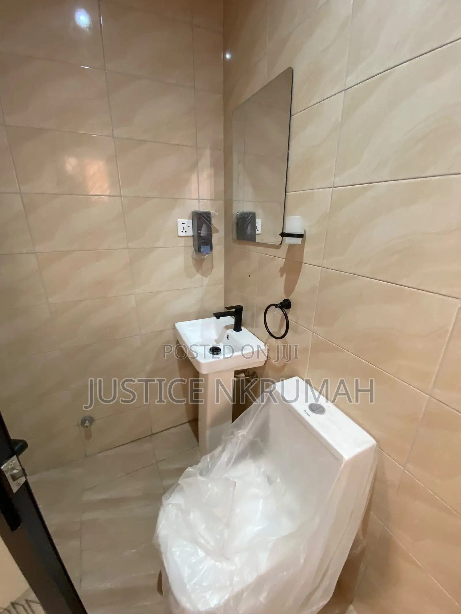 2bdrm Apartment in Mr Justice Estates, Achimota for rent
