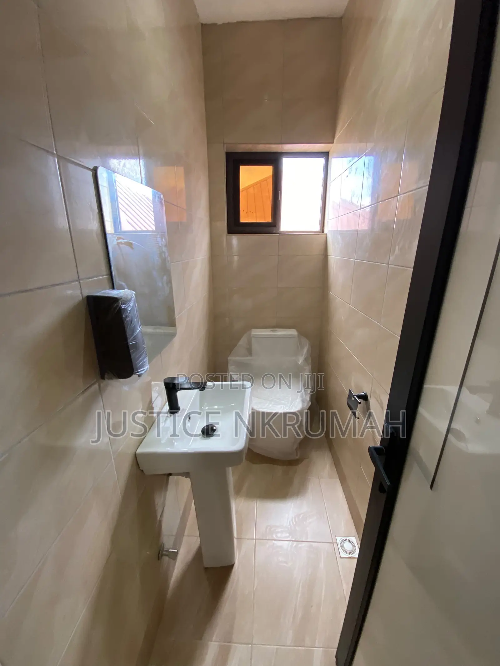 2bdrm Apartment in Mr Justice Estates, Achimota for rent