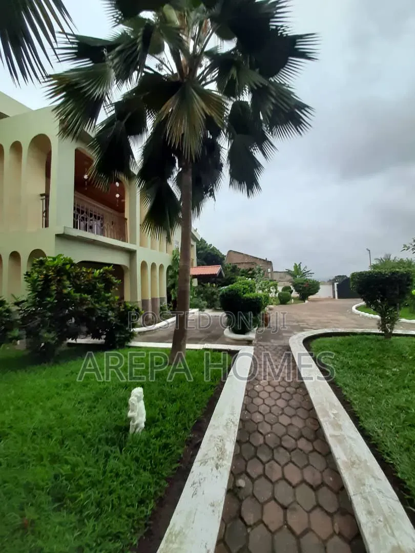 9bdrm Block of Flats in Arepa Homes, Ofankor for sale