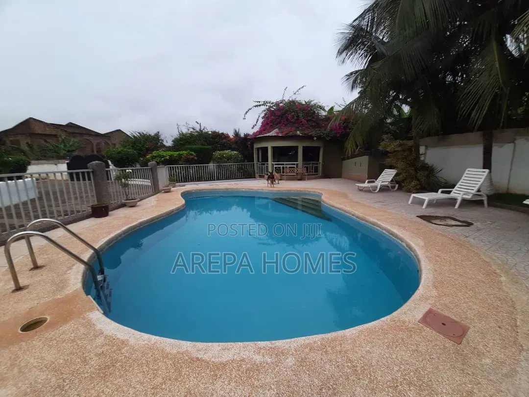 9bdrm Block of Flats in Arepa Homes, Ofankor for sale