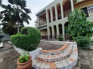 9bdrm Block of Flats in Arepa Homes, Ofankor for sale