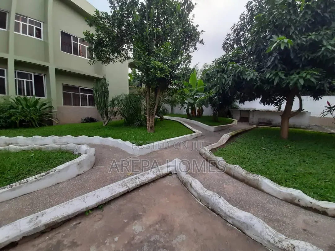 9bdrm Block of Flats in Arepa Homes, Ofankor for sale