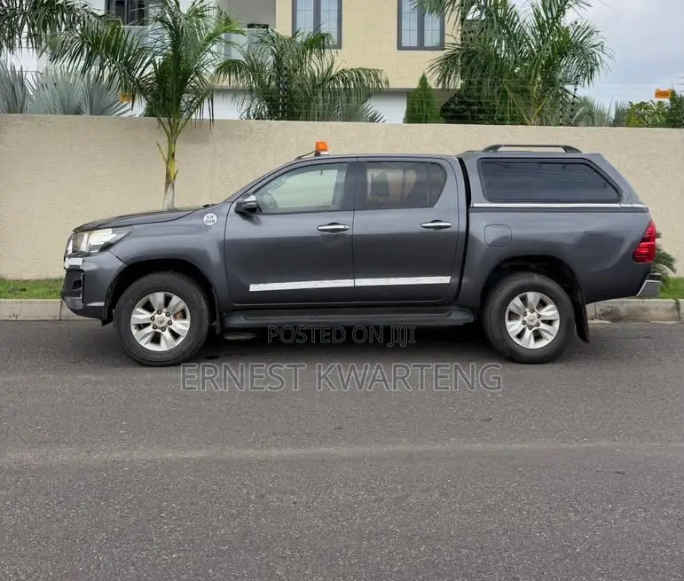 Toyota Hilux 2020 Silver