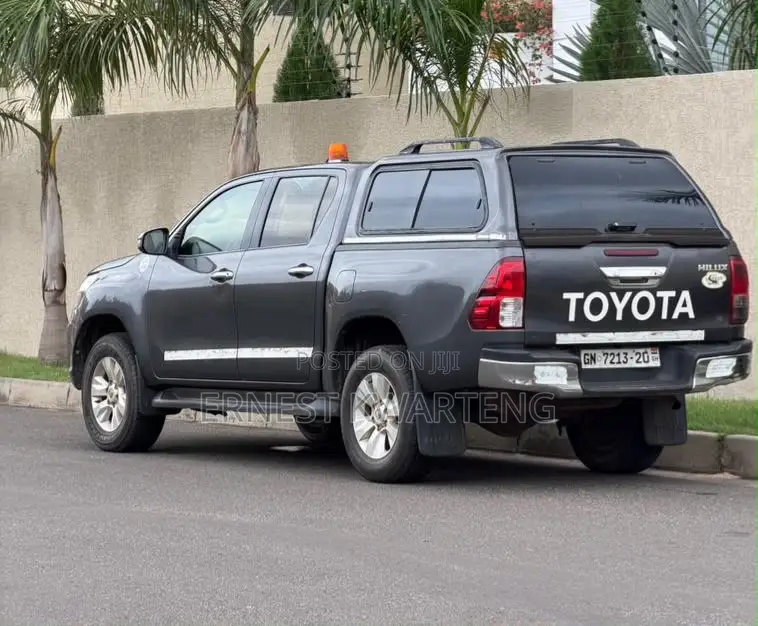 Toyota Hilux 2020 Silver