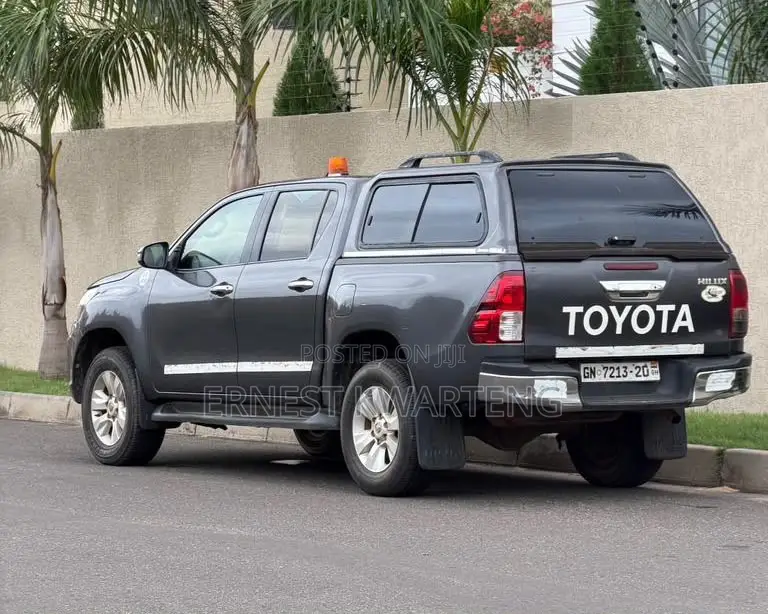 Toyota Hilux 2020 Silver
