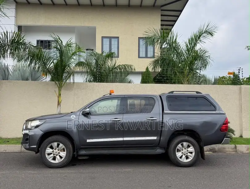 Toyota Hilux 2020 Silver