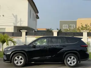 Toyota Highlander LE AWD 2023 Black