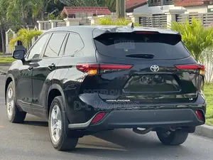 Toyota Highlander LE AWD 2023 Black
