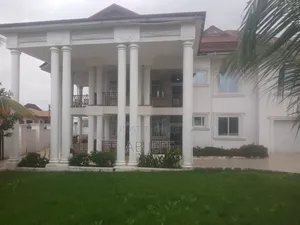 7bdrm House in Hiltop Executive, Kumasi Metropolitan for sale