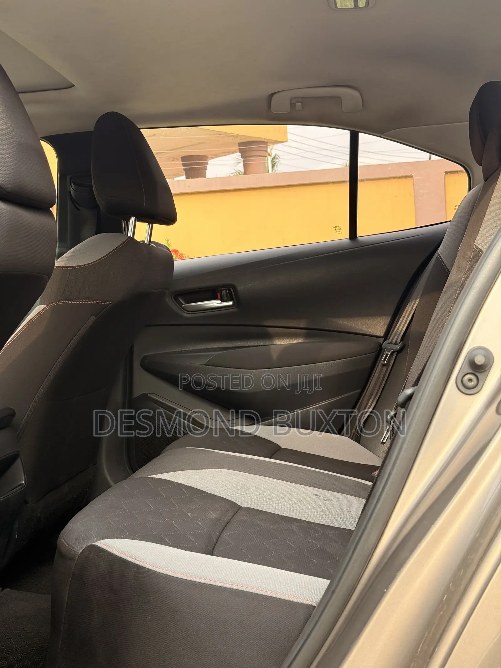 Toyota Corolla SE 2023 Gold