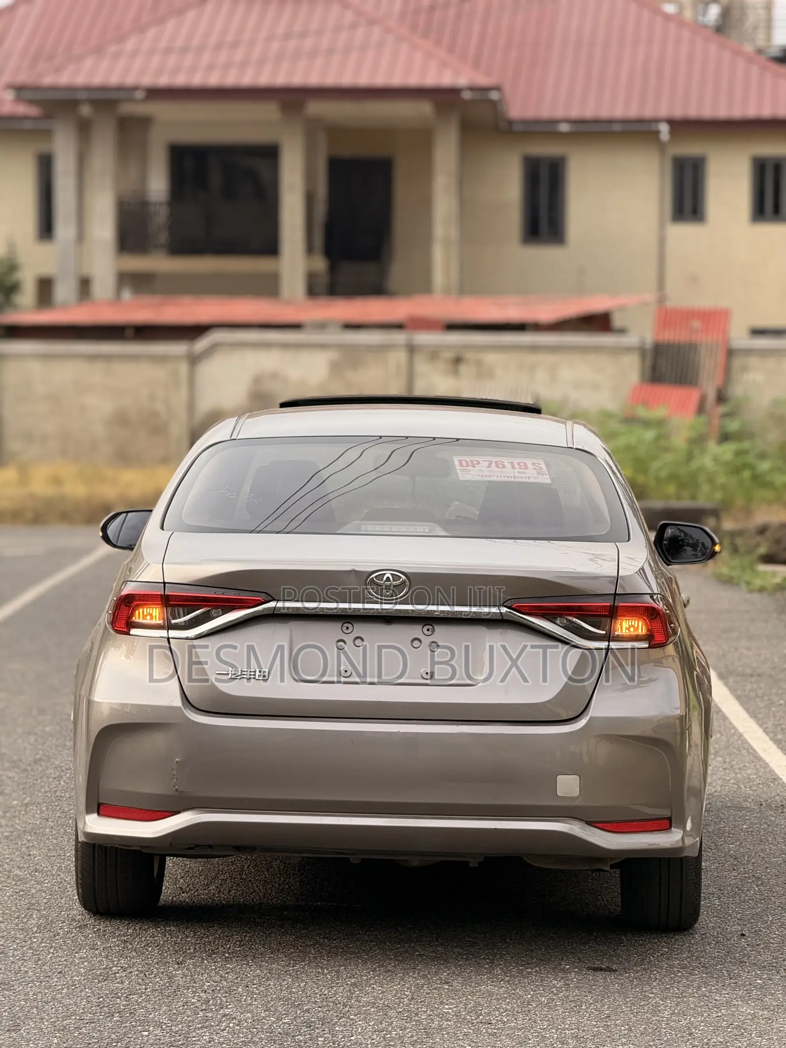 Toyota Corolla SE 2023 Gold