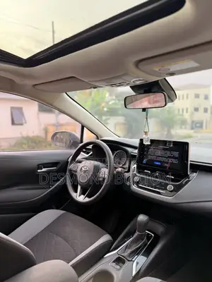Toyota Corolla SE 2023 Gold