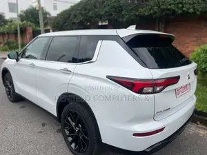 Mitsubishi Outlander SE 2022 White