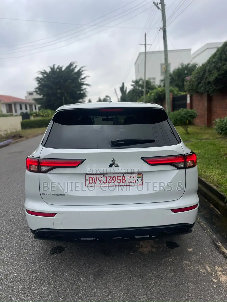 Mitsubishi Outlander SE 2022 White