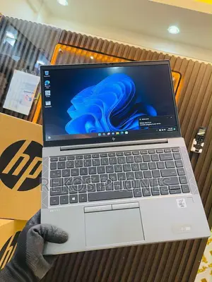 New Laptop HP ZBook Firefly 14 G7 32GB Intel Core i7 SSD 256GB
