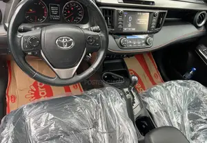 Toyota RAV4 SE AWD (2.5L 4cyl 6A) 2017 Red