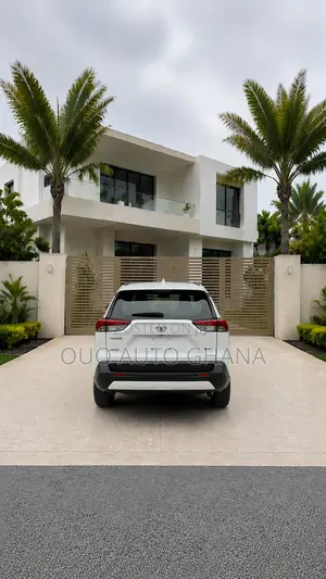 Toyota Corolla Cross Hybrid 2024 White