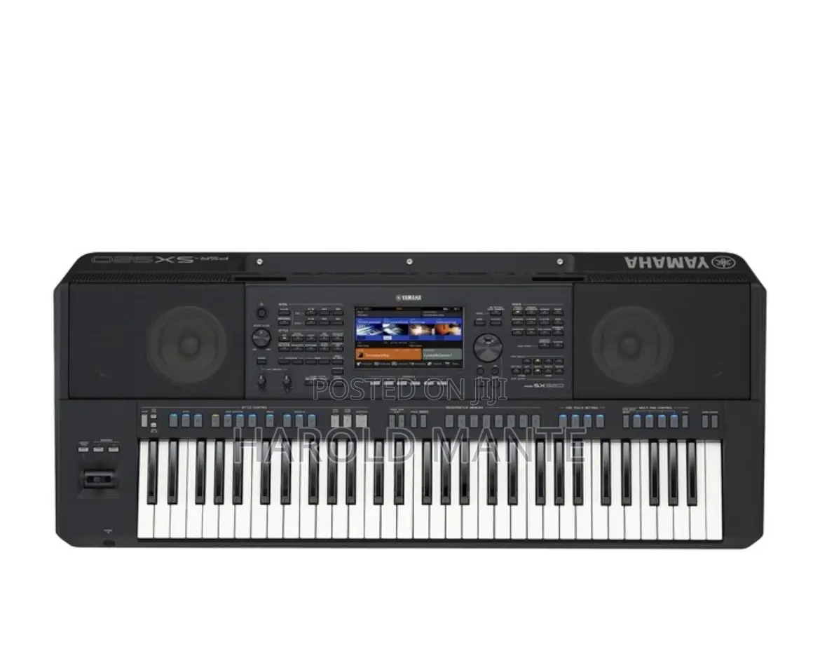 Yamaha PSR SX 920 and Its Accessories