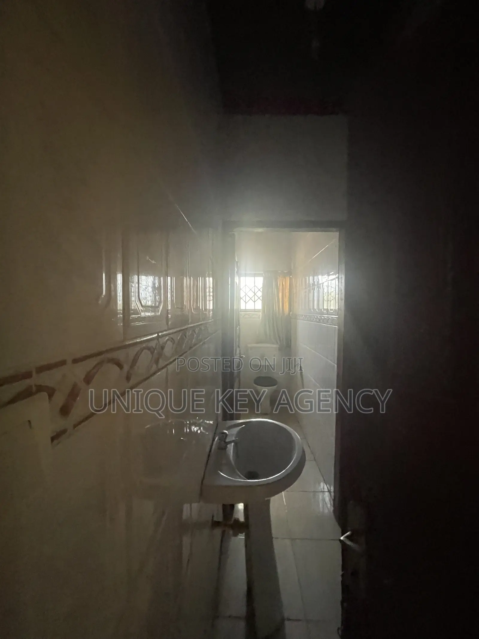 8bdrm House in Unique Key Agency, Achimota for rent