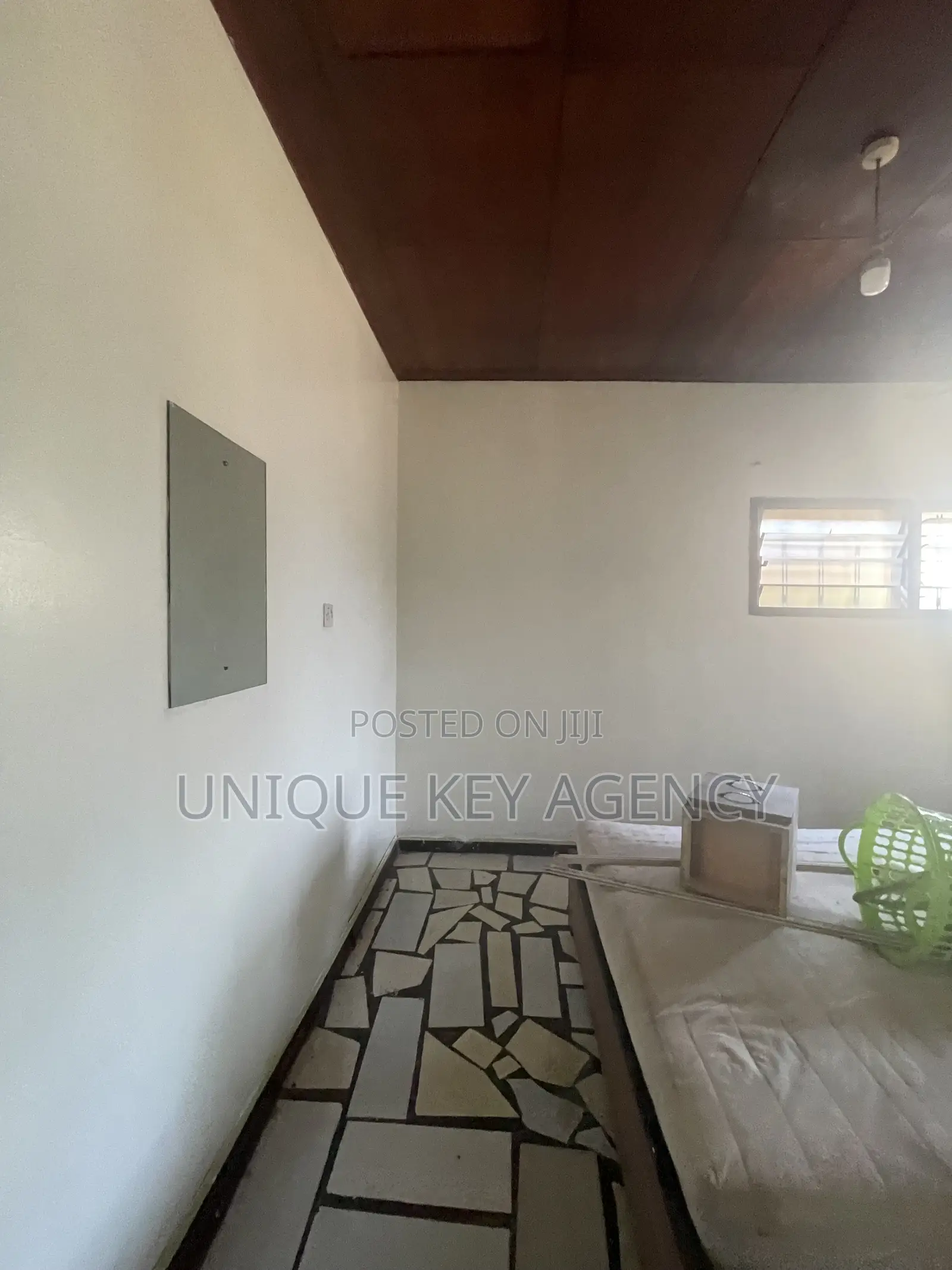 8bdrm House in Unique Key Agency, Achimota for rent