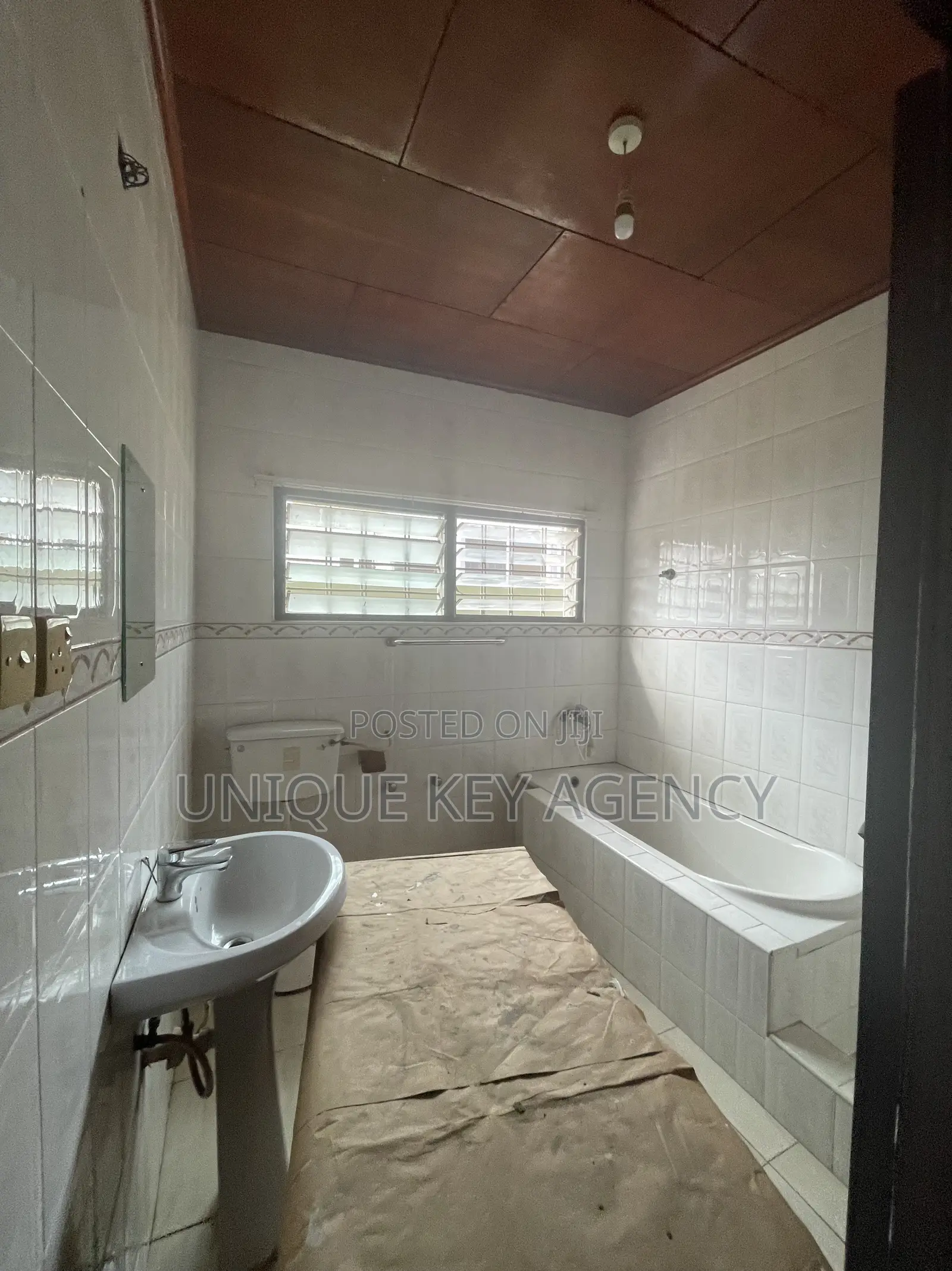 8bdrm House in Unique Key Agency, Achimota for rent