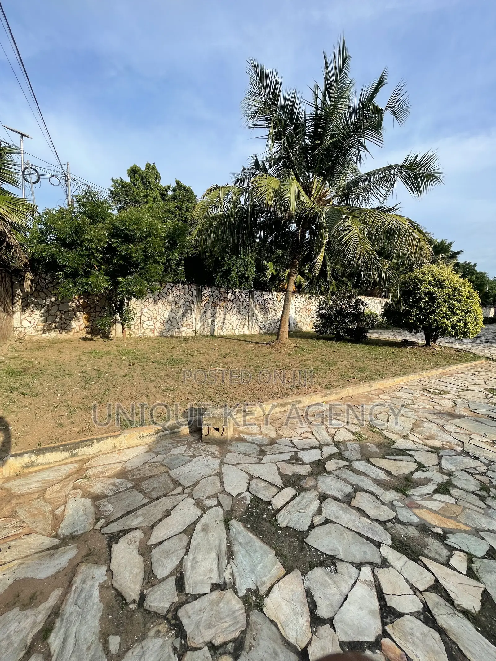 8 Bedroom Office Complex in North Ridge